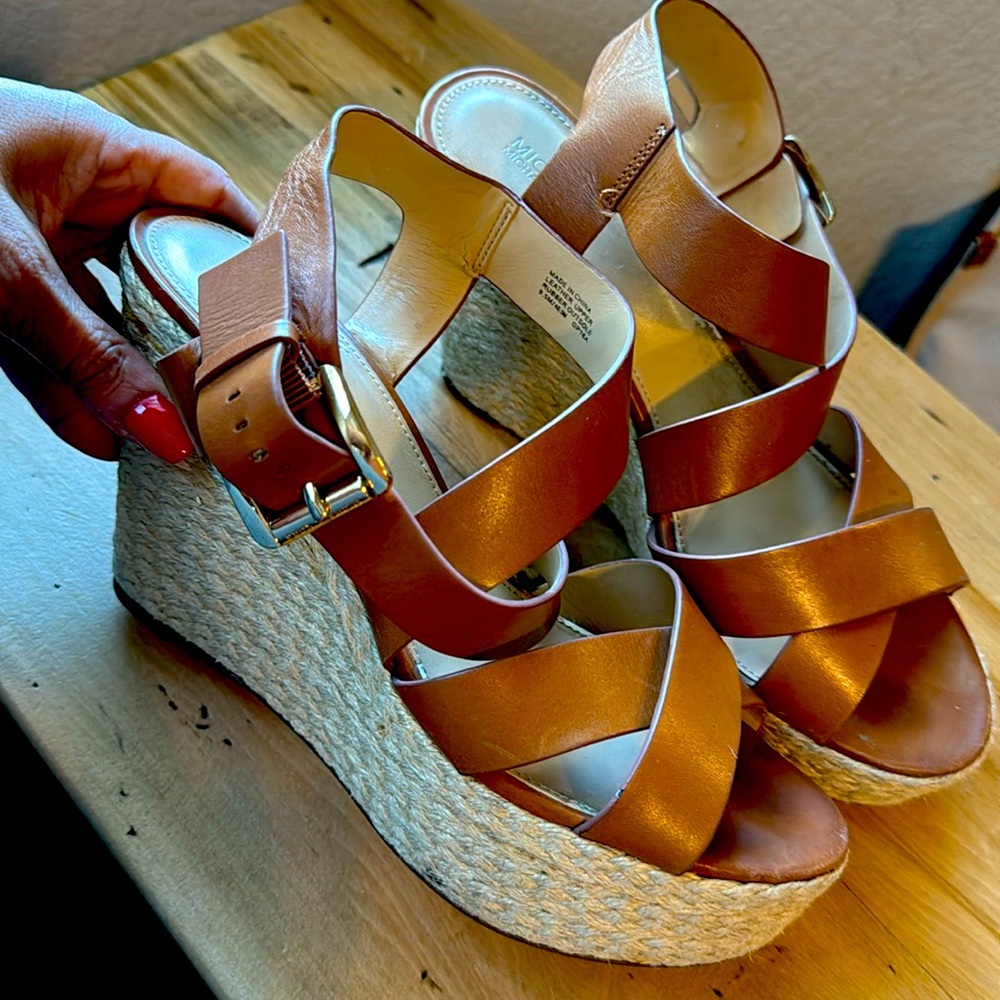 Michael Kors gorgeous tan wedges!